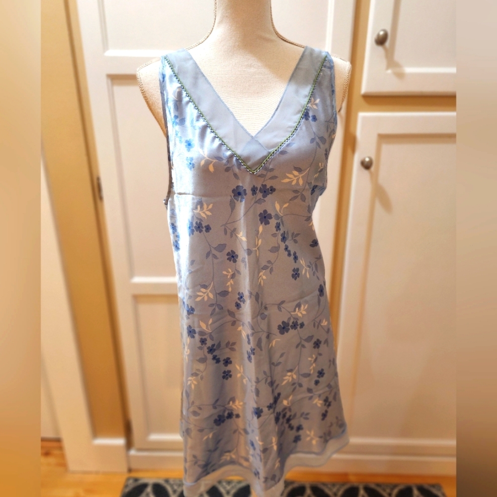 Evandale Women's Sleeveless Floral Shiny Sleepwear